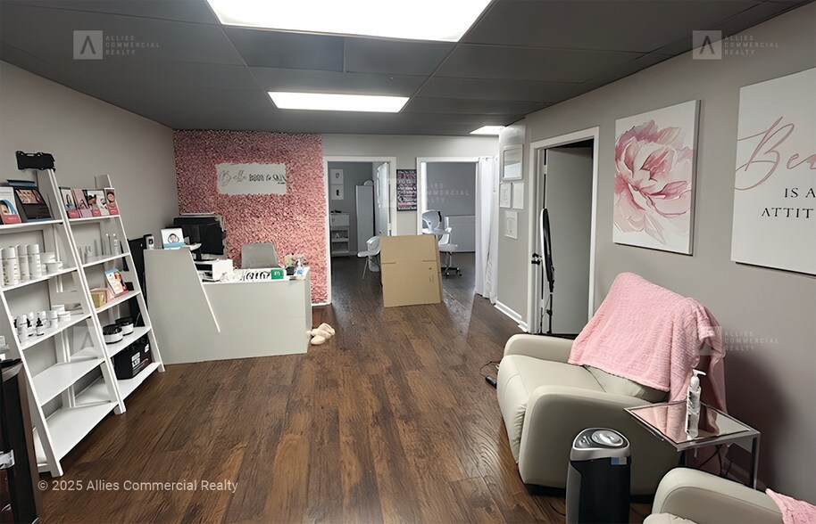 More Photos Of 9595 Whitley Dr, Indianapolis Office For Lease