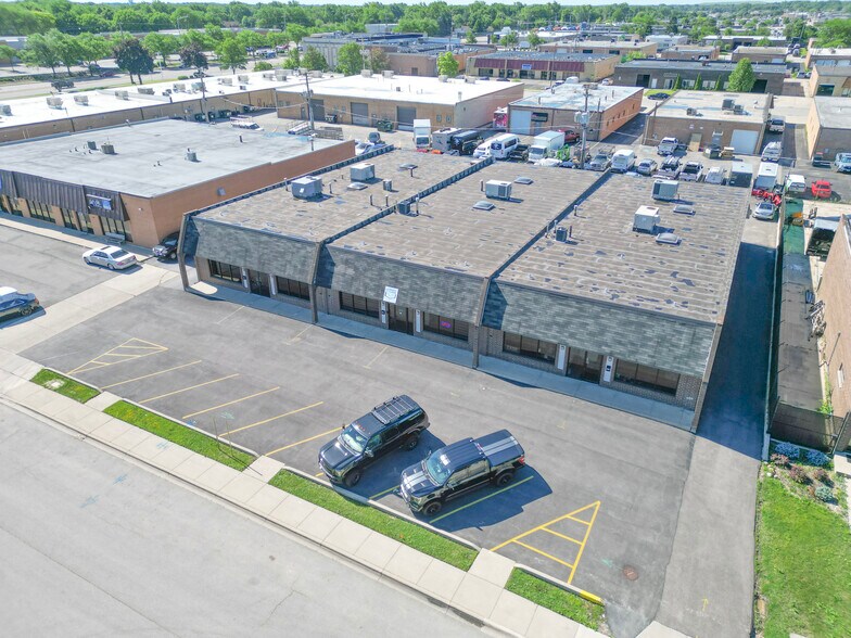More Photos Of 1541-1543 Bourbon Pky, Streamwood Light Distribution For Lease