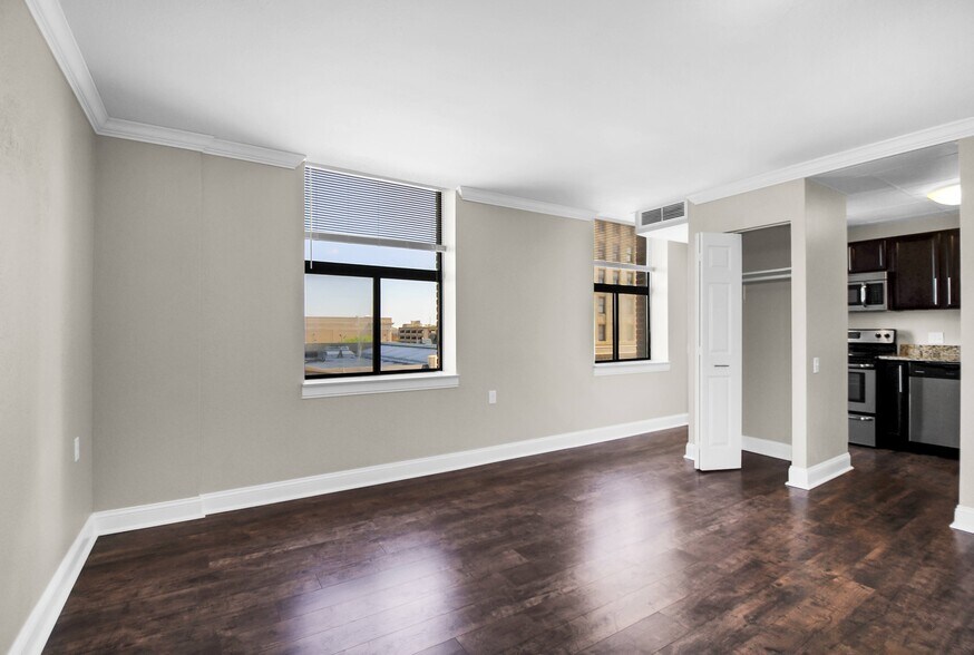 More Photos Of 107 S Washington Ave, Saginaw Apartments For Lease