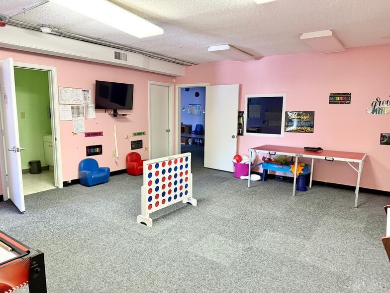 More Photos Of 3829 North Bend Rd, Cincinnati Office For Sale