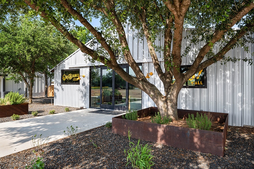 More Photos Of 42 S Ranch Road 1623, Stonewall Restaurant For Lease