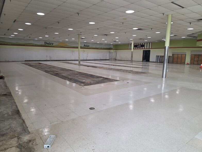 More Photos Of 736 W Main St, Greensburg Supermarket For Sale