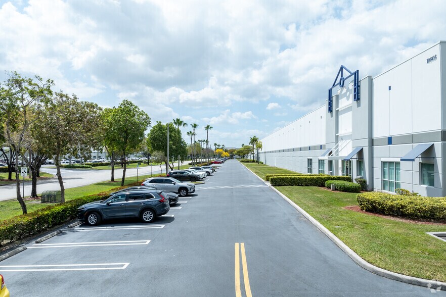 More Photos Of 10805 NW 100th St, Medley Warehouse For Lease