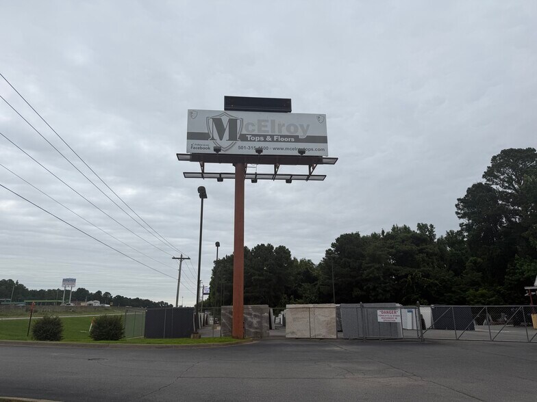 More Photos Of 18525 I-30 Hwy, Benton Showroom For Sale