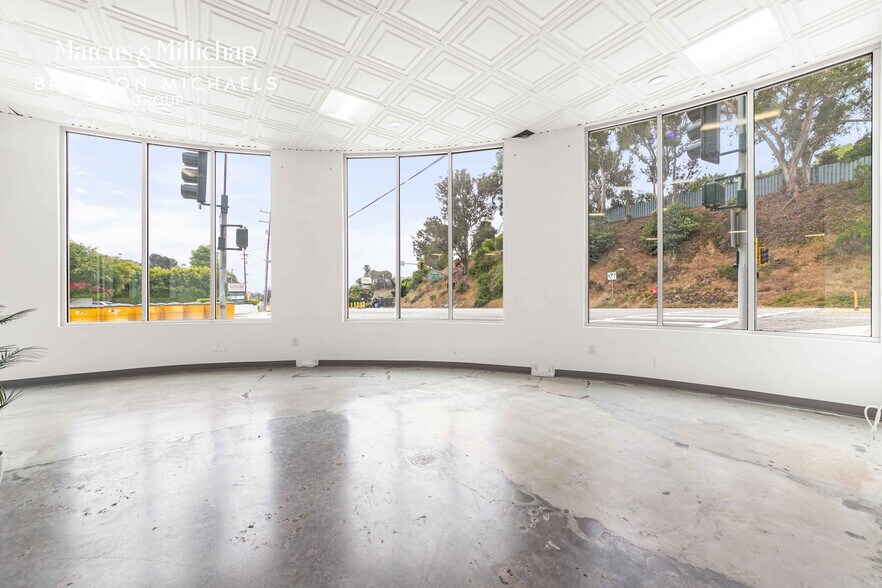 More Photos Of 28955 Pacific Coast Hwy, Malibu Storefront Retail Office For Sale
