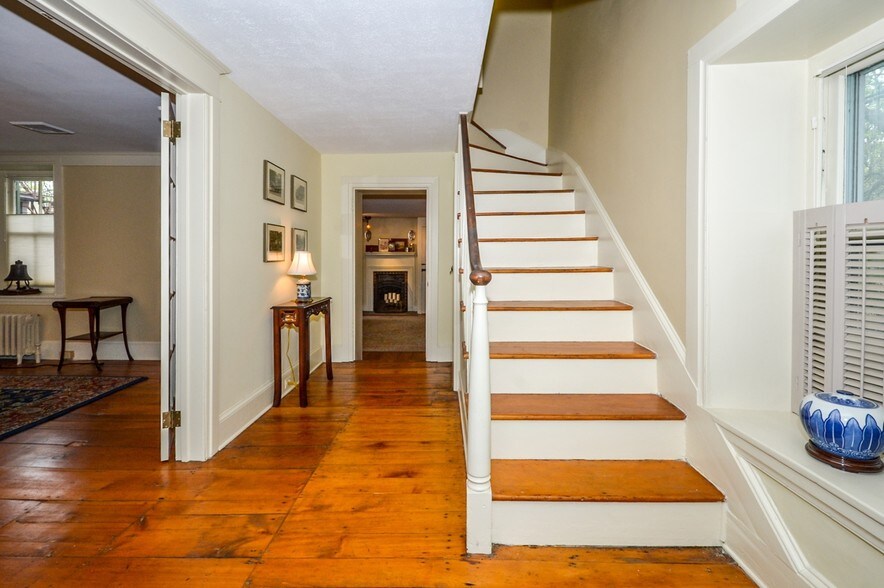 More Photos Of 69 E Oakland Ave, Doylestown Office For Sale