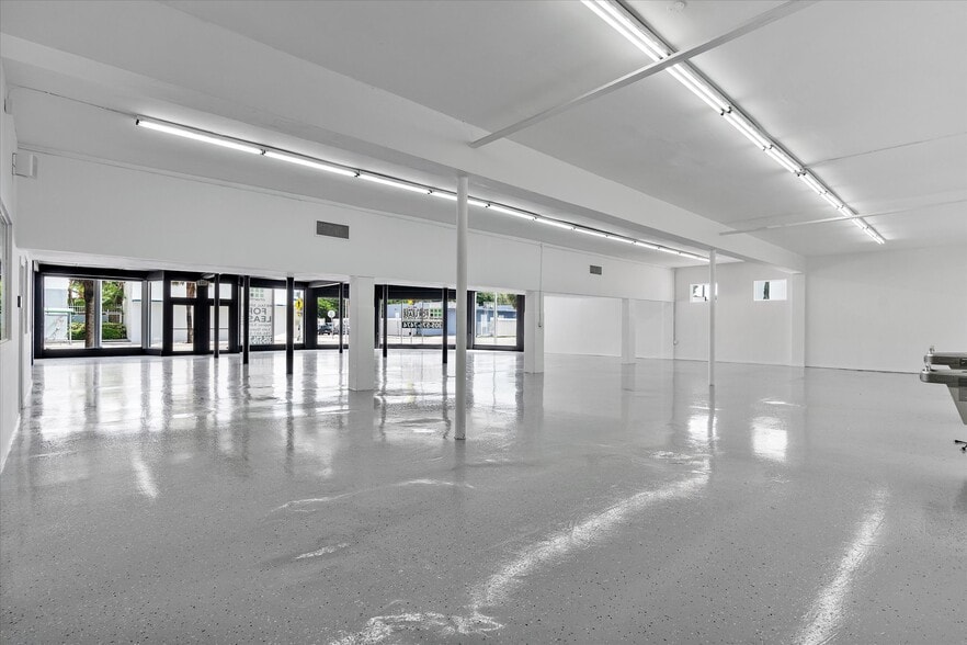 More Photos Of 1500 NW 36th St, Miami Storefront Retail Office For Lease