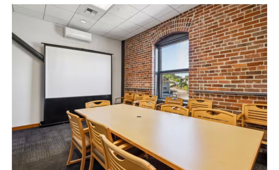 More Photos Of 101 E 26th St, Tacoma Office For Lease