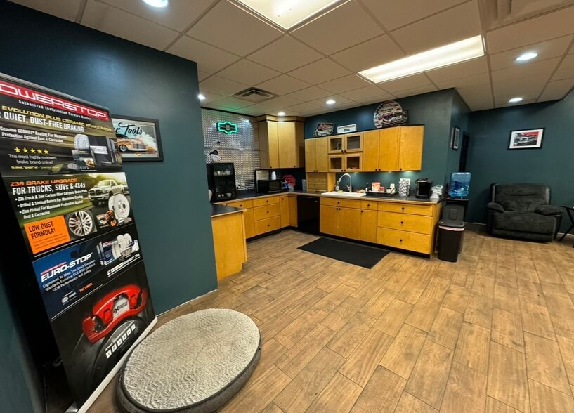 More Photos Of 201 S Mill St, South Lyon Manufacturing For Sale