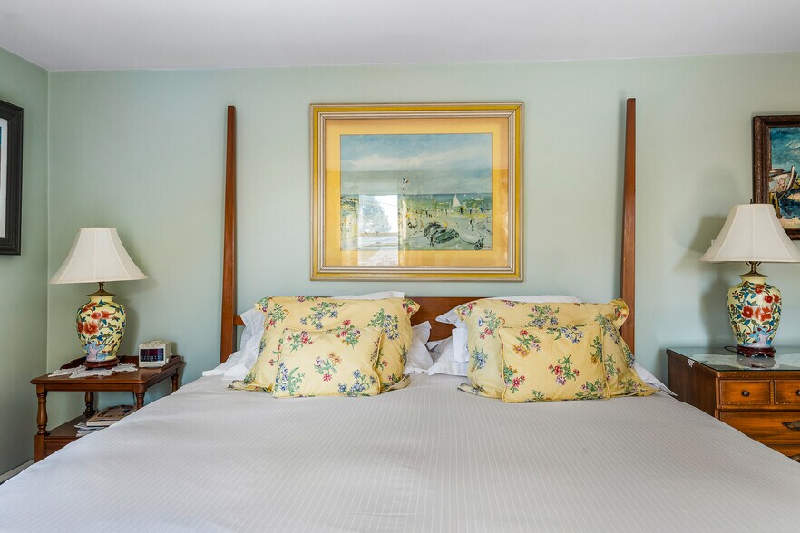 More Photos Of 32 Maple St, Andover Hospitality For Sale