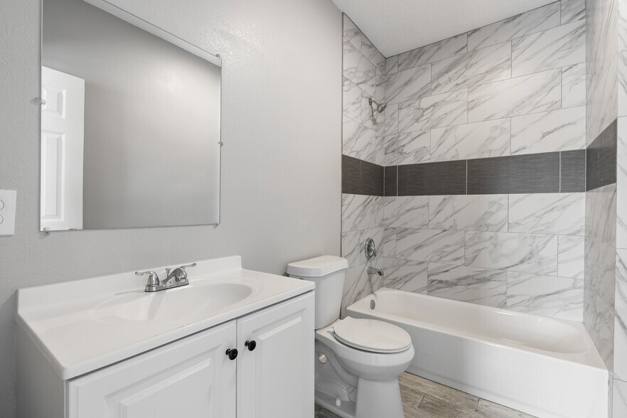 More Photos Of 8221 Brumblay St, Houston Multifamily For Sale