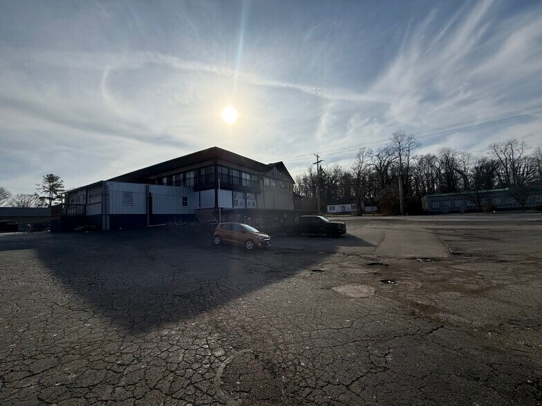 More Photos Of 7500-7504 N Main St, Dayton Bar For Sale