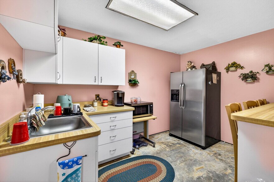 More Photos Of 10221 US 301, Dade City Office For Sale