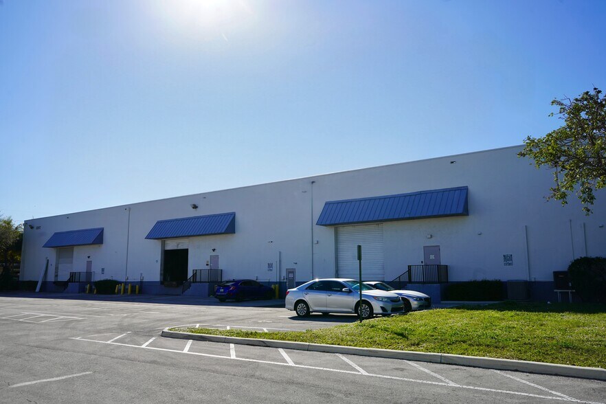 More Photos Of 2201-2211 Stirling Rd, Fort Lauderdale Unknown For Lease