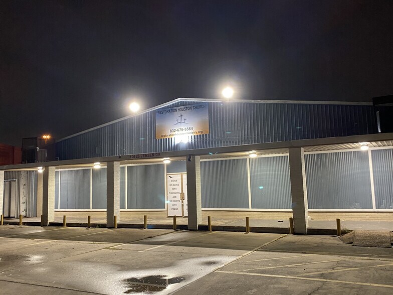 More Photos Of 10126 Jensen Dr, Houston Freestanding For Lease