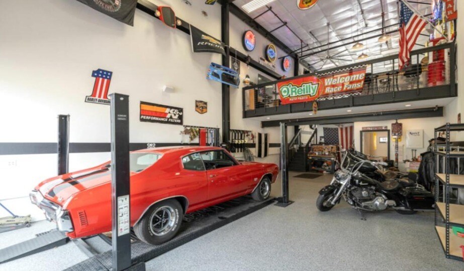 More Photos Of 521 Classic Ct, Eagan Showroom For Sale