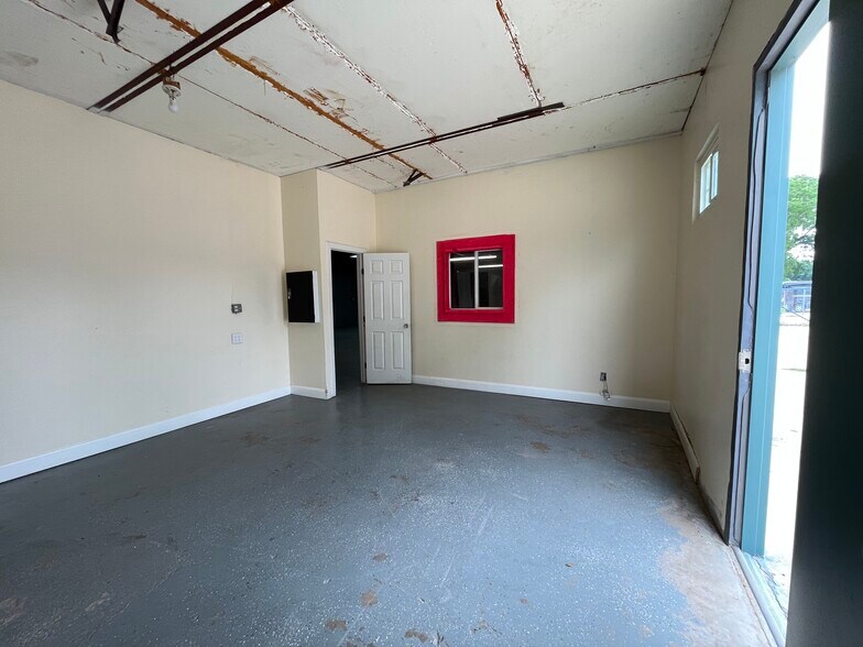 More Photos Of 513 Thompson Ln, Austin Flex For Lease