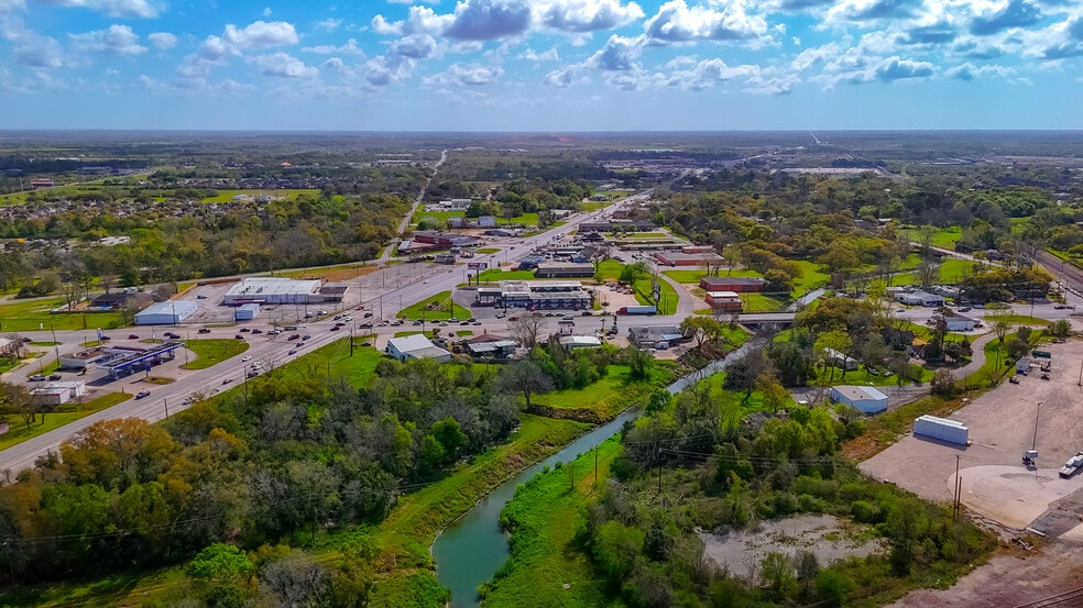 More Photos Of 110 E Highway 6, Alvin Hotel For Sale