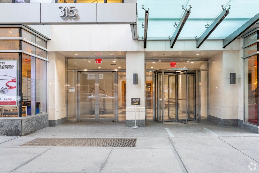 More Photos Of 330 W 58th St, New York Apartments For Lease