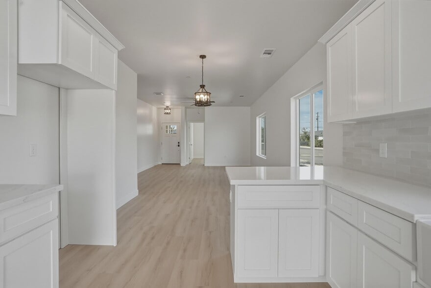 More Photos Of 1646 Clinton St, Delano Multifamily For Sale