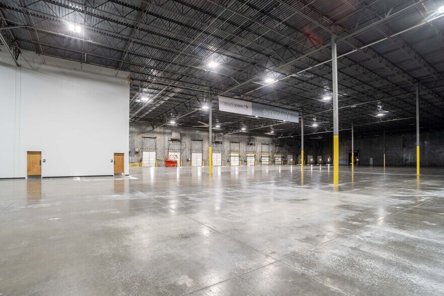 More Photos Of 12801 Jamesburg Dr, Huntersville Distribution For Lease