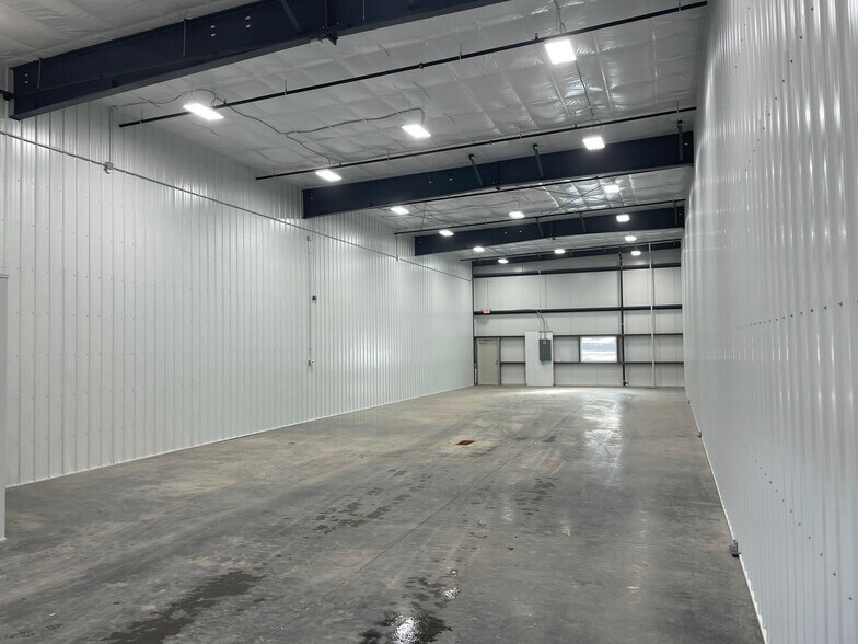 More Photos Of 24947 Larson Ln, Lakeville Warehouse For Sale