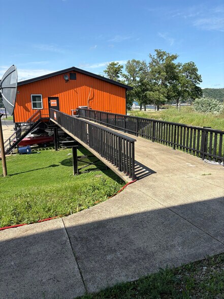 More Photos Of 1565 Riverview St, Portage Des Sioux General Retail For Sale