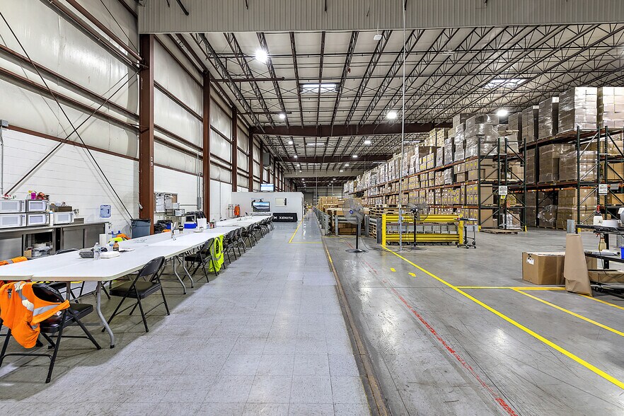 More Photos Of 4333-4335 W Fort St, Detroit Distribution For Lease