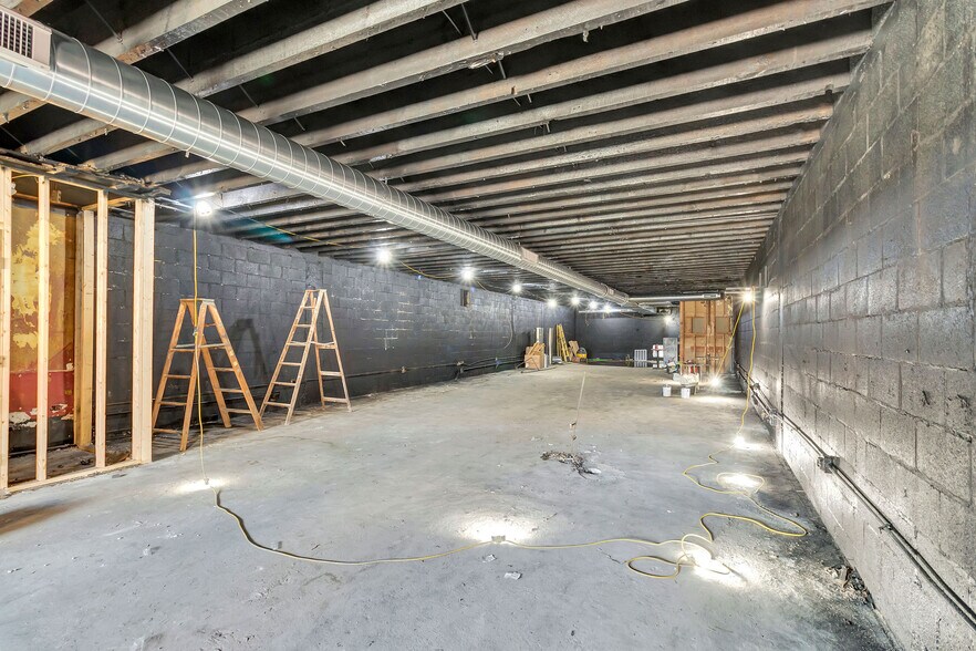 More Photos Of 729 Scott St, Covington General Retail For Sale