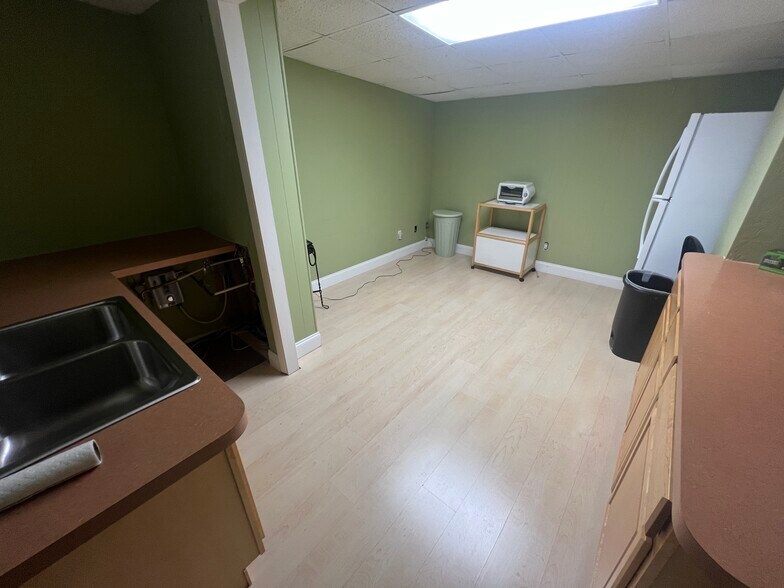 More Photos Of 3651-3663 Arnold Ave, Naples Light Manufacturing For Lease