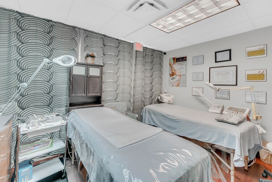 More Photos Of 7932 W Sand Lake Rd, Orlando Office For Sale