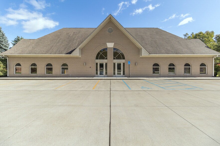 Primary Photo Of 33 Hiram St, Lake Orion Medical For Lease