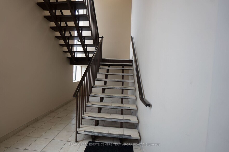 More Photos Of 1804 Alstep Dr, Mississauga Office For Lease