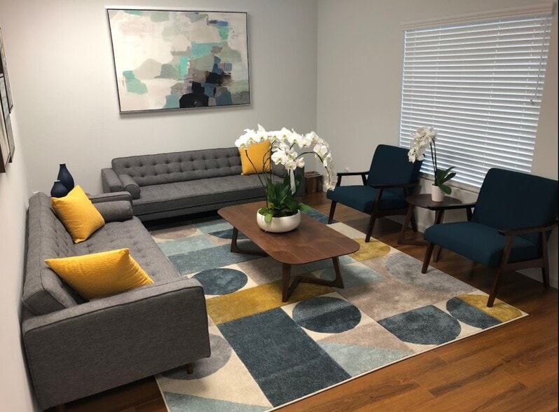 More Photos Of 2930 Foothill Blvd, La Crescenta Coworking Space