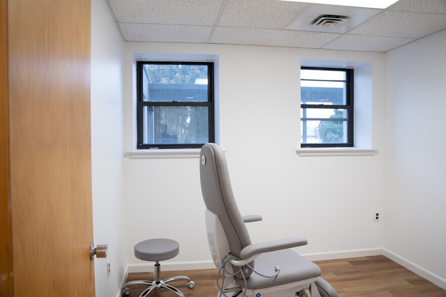More Photos Of 211 Essex St, Hackensack Medical For Lease
