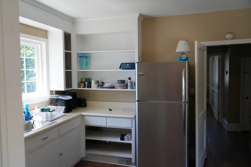 More Photos Of 1817 N Boulevard, Anderson Office For Sale