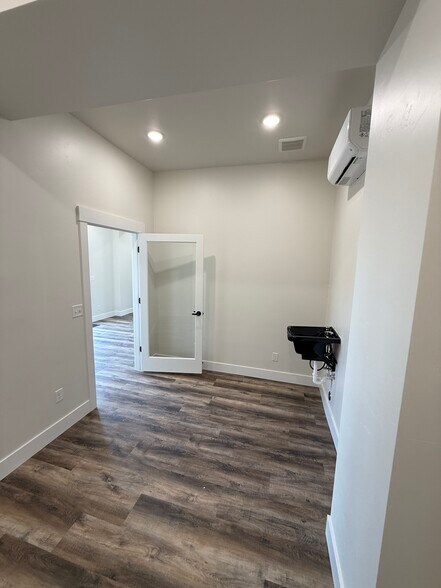 More Photos Of 328 Broadway Ave, Buhl Office For Lease