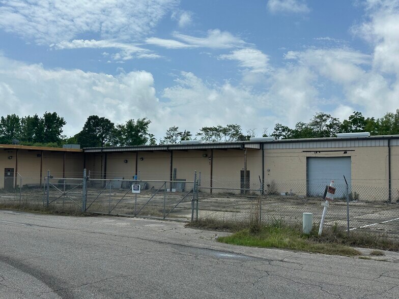 More Photos Of 2909 26th Ave, Gulfport Distribution For Sale