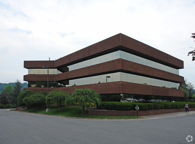 Primary Photo Of 7 Skyline Dr, Hawthorne Office For Lease