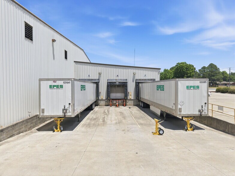 More Photos Of 1526 S Brightleaf Blvd, Smithfield Warehouse For Lease