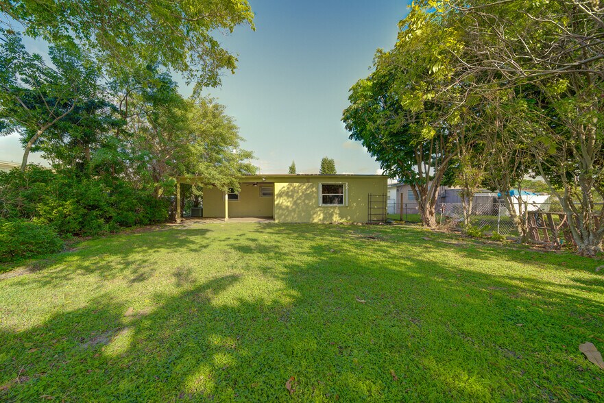 More Photos Of 7358 SW 23rd St, Miami Multifamily For Sale