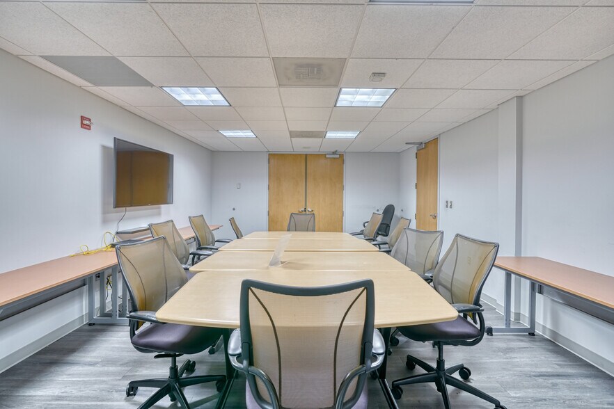 More Photos Of 438 N Frederick Ave, Gaithersburg Medical For Lease