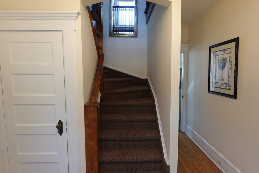 More Photos Of 235 Everett Ave, Wyckoff Office For Sale