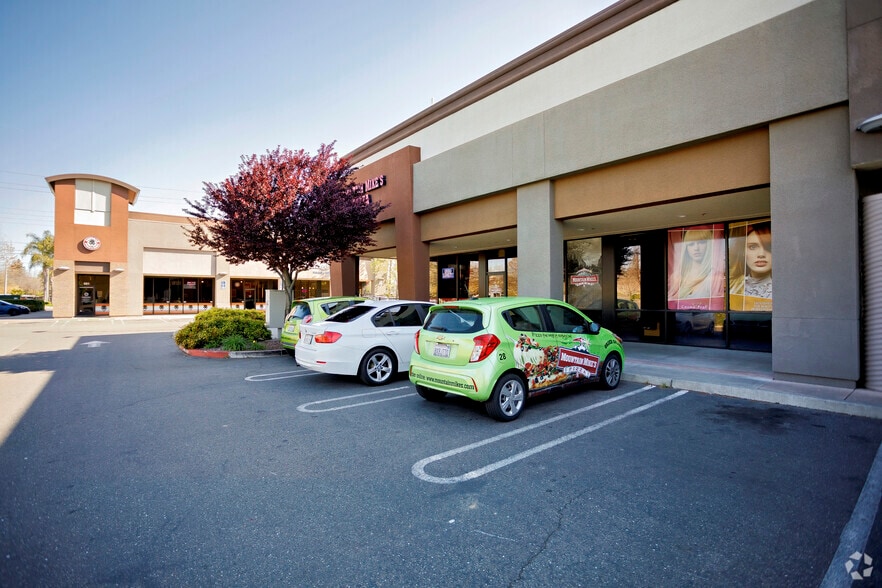 More Photos Of 3020 Floyd Ave, Modesto General Retail For Lease