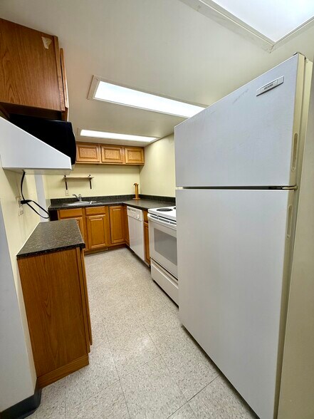 More Photos Of 33850 Armada Ridge Rd, Richmond Warehouse For Lease