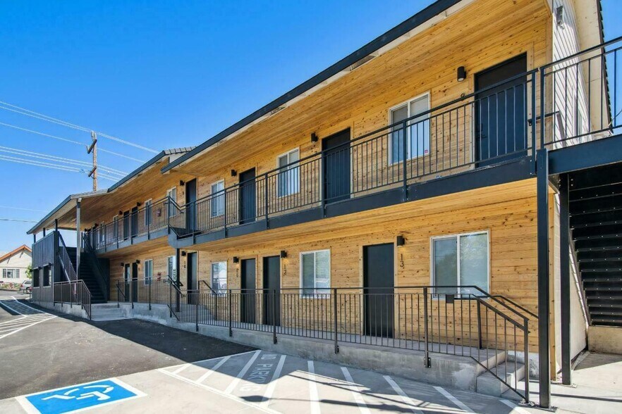More Photos Of 2359 NE Division St, Bend Hotel For Sale