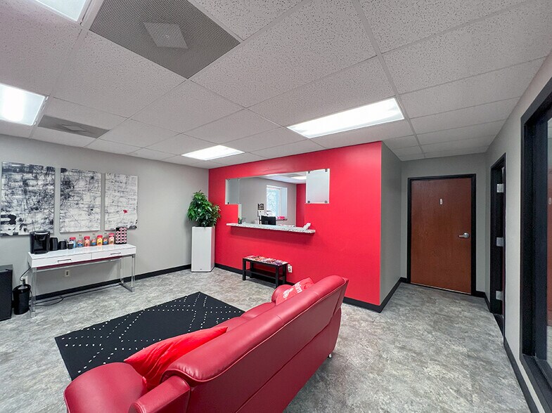 More Photos Of 2421 Corporate Center Dr, Granite City Office For Sale