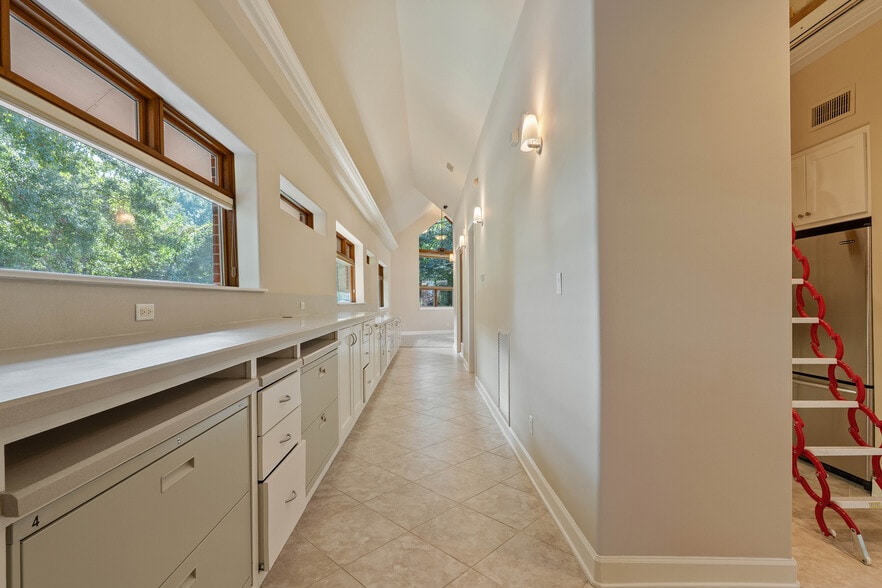 More Photos Of 16621 Hereford Dr, Tomball Flex For Sale