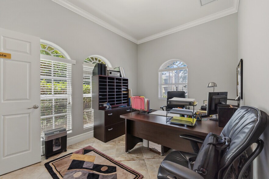 More Photos Of 3193 SE Dixie Hwy, Stuart Office For Sale