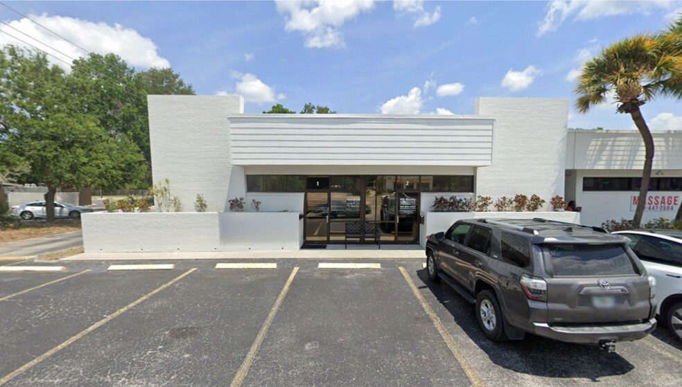 Primary Photo Of 3801 Bee Ridge Rd, Sarasota Storefront For Lease